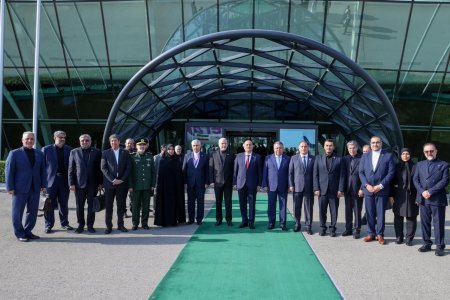 İranın parlament sədri Azərbaycana gəldi