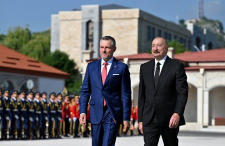 İlham Əliyev Slovakiya Prezidentini Şuşada qarşıladı