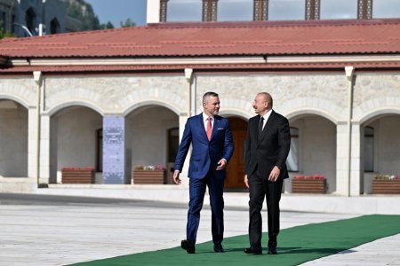 İlham Əliyev Slovakiya Prezidentini Şuşada qarşıladı