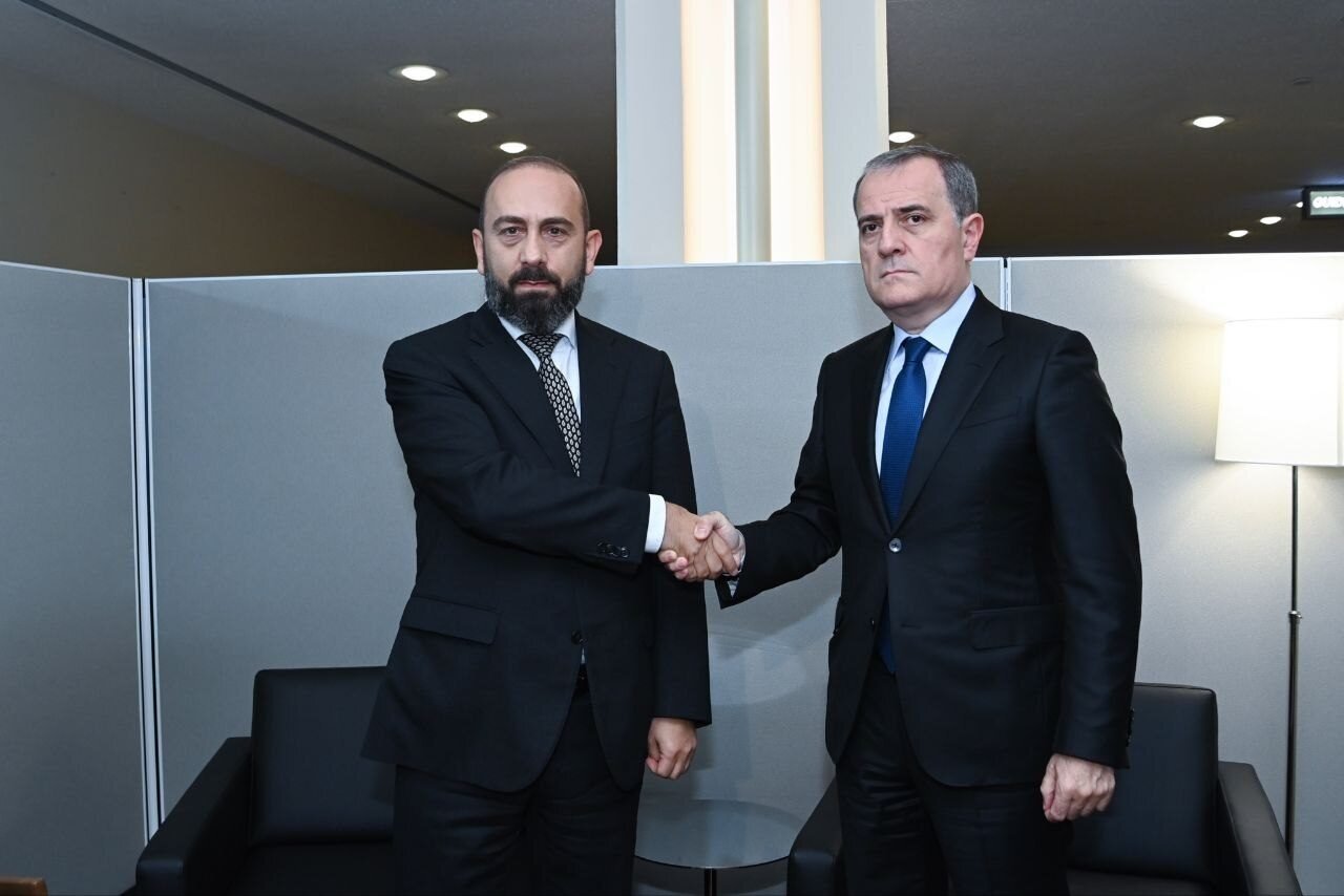 Ceyhun Bayramov Mirzoyanla görüşüb