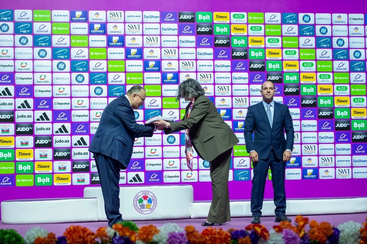 Dünya çempionatının bayrağı Qazaxıstana təhvil verilib